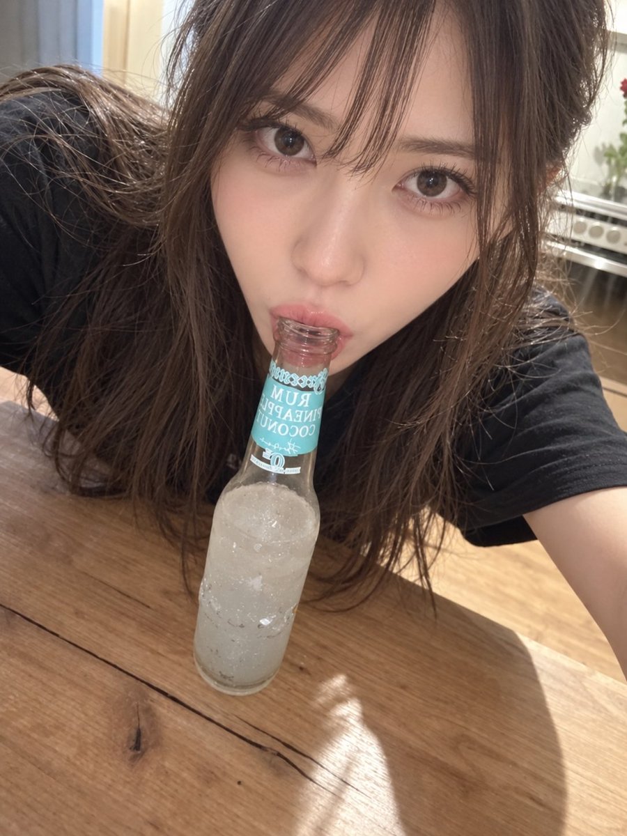 Profile / Avatar - Bottle Mouth Night Selfie Prompt — output 1