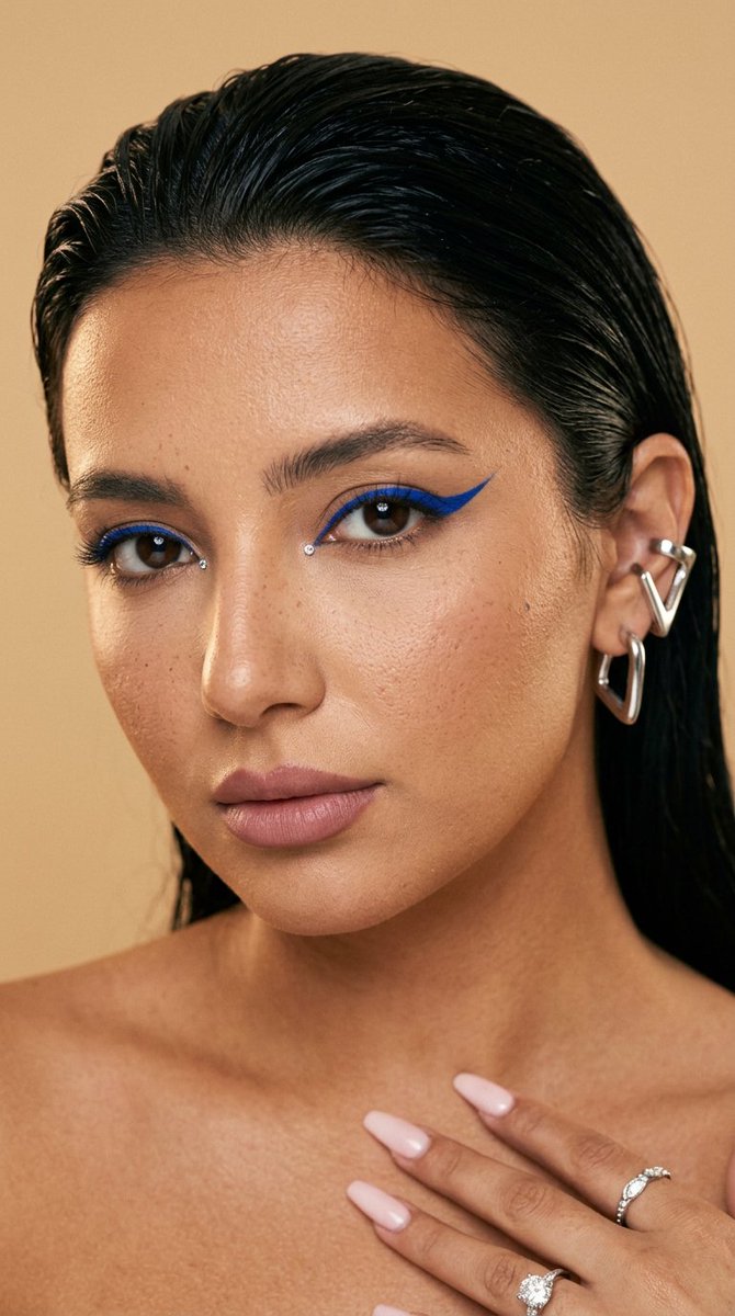 Product Marketing - Editorial Beauty Cobalt Eyeliner Shot — output 1