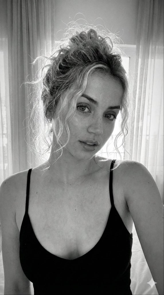 Profile / Avatar - Intimate Black and White Candid Portrait — output 1