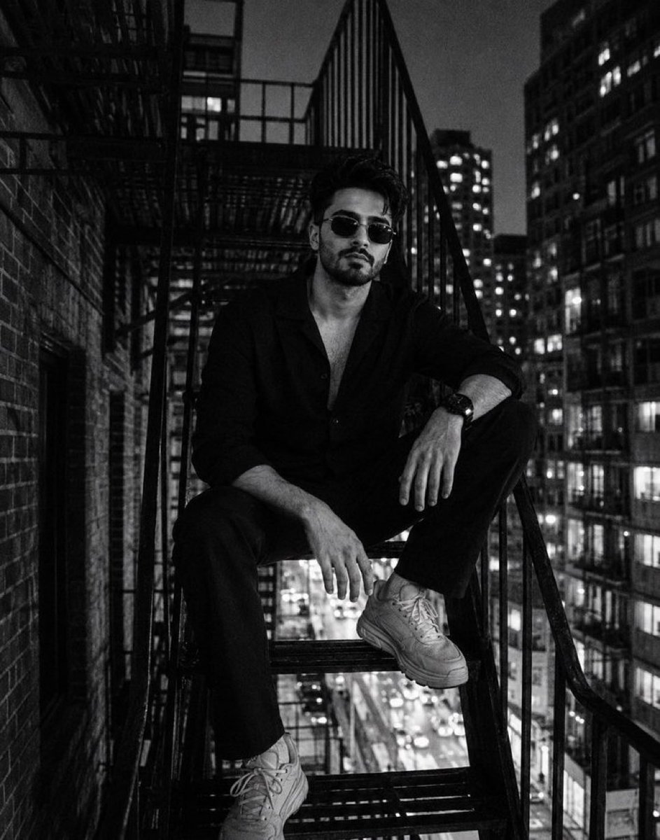 Profile / Avatar - Night City Fire Escape Portrait — output 1