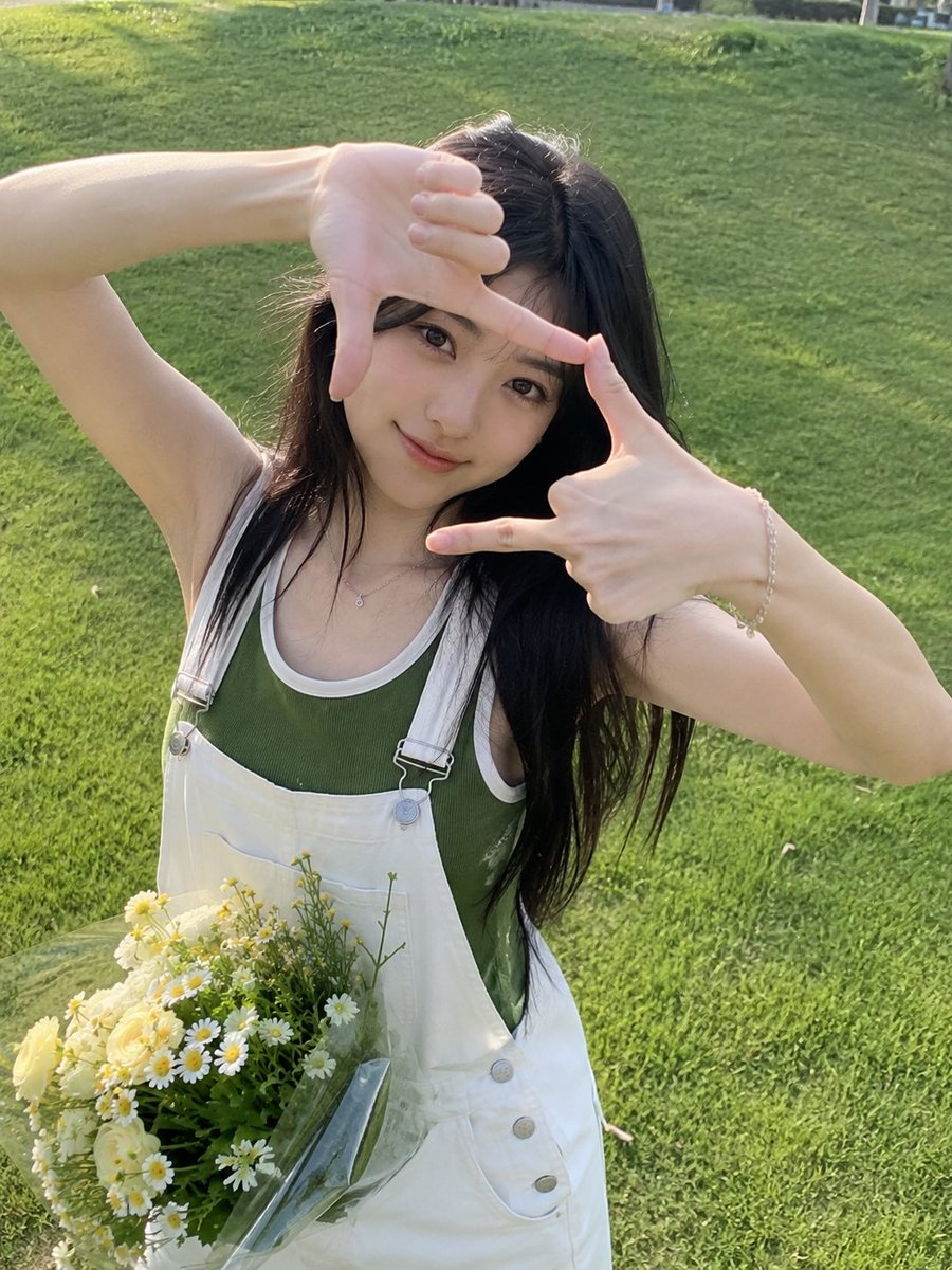 Profile / Avatar - Spring Fashion Portrait Frame — output 1