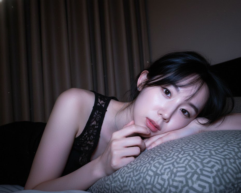 Profile / Avatar - Low-Light Bedroom Selfie Prompt for Nano Banana/Gemini Pro — output 1