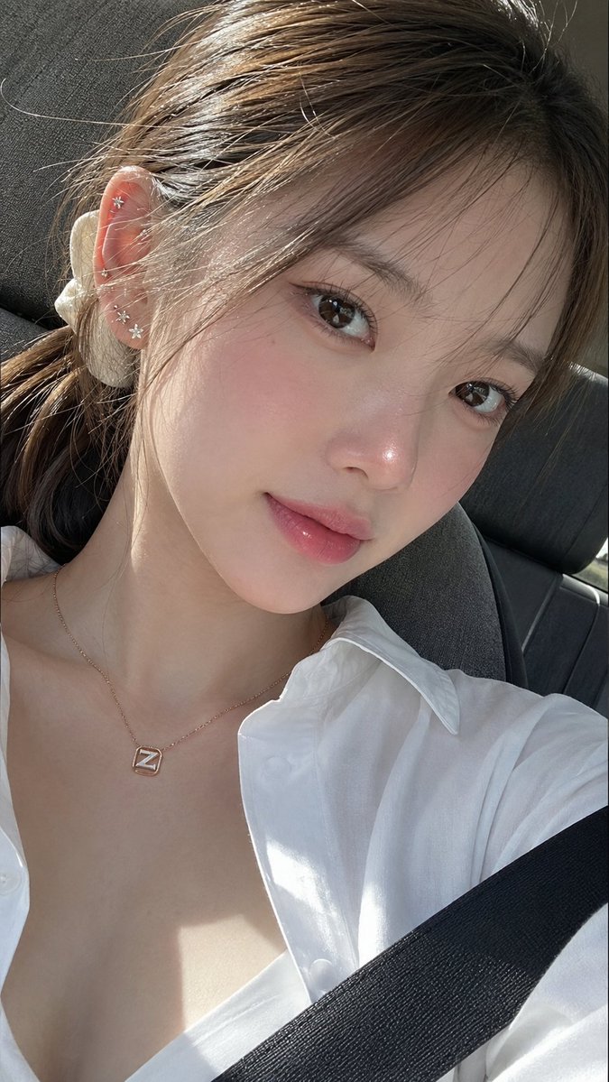 Profile / Avatar - Ultra-Photorealistic Car Selfie — output 1
