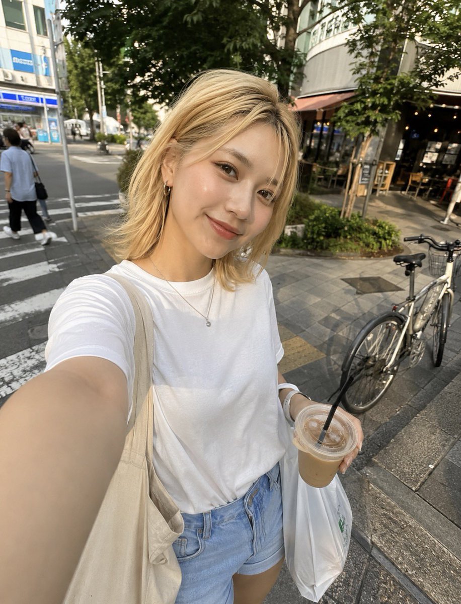 Profile / Avatar - Realistic City Selfie — output 1